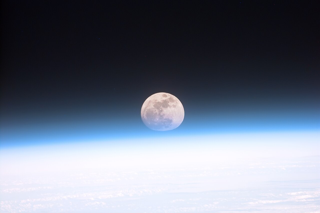 Du Fu Moonlit Night poem meaning opening image with moonlight, family separation, and Tang poem context